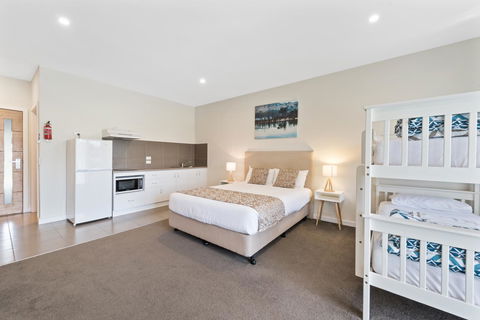 High Country Holiday Park - Foster Accommodation 5