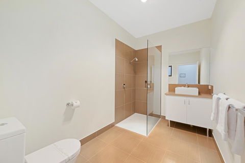 High Country Holiday Park - Foster Accommodation 1