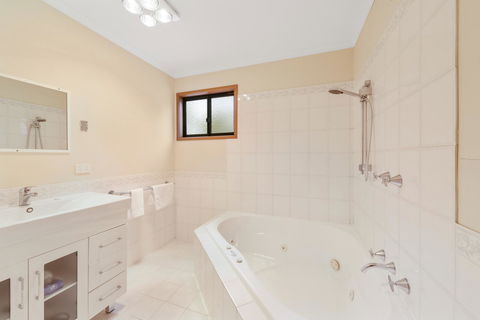 High Country Holiday Park - Foster Accommodation 12
