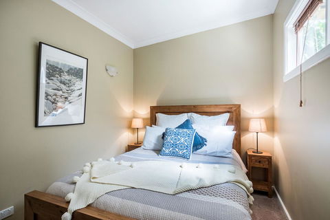 Avalon House - Foster Accommodation 11