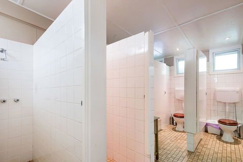 Avalon House - Foster Accommodation 24