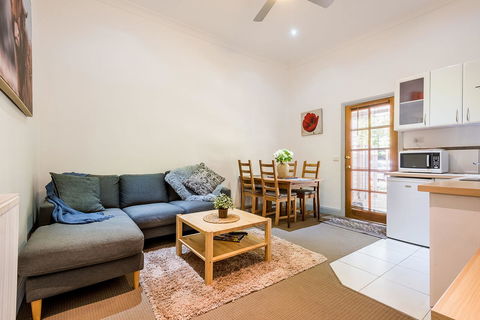 Avalon House - Foster Accommodation 18