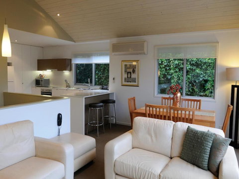The Victoria Apartments - Foster Accommodation 32