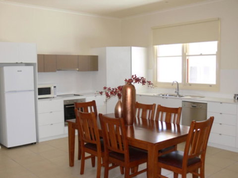 The Victoria Apartments - Foster Accommodation 21