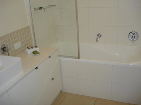 The Victoria Apartments - Foster Accommodation 26