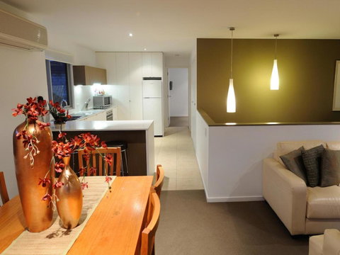 The Victoria Apartments - Foster Accommodation 40