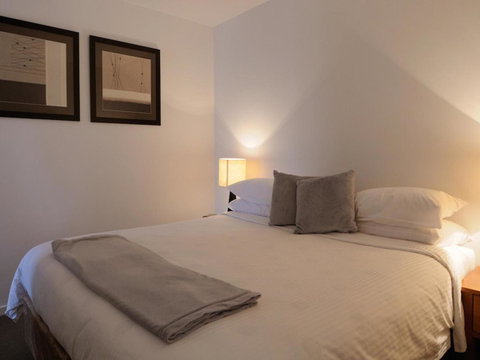 The Victoria Apartments - Foster Accommodation 34