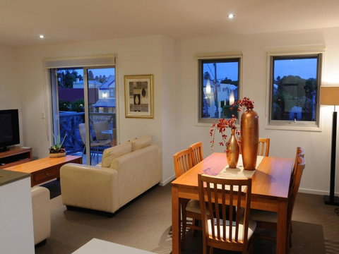 The Victoria Apartments - Foster Accommodation 37