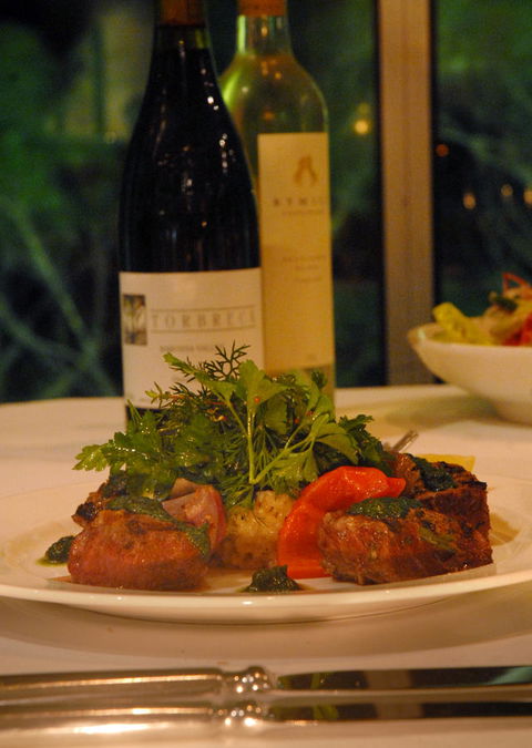 Chris\'s Beacon Point Restaurant & Villas - Foster Accommodation 13