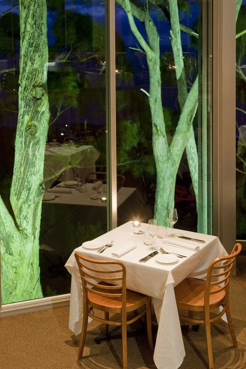 Chris\'s Beacon Point Restaurant & Villas - Foster Accommodation 11