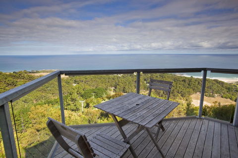 Chris\'s Beacon Point Restaurant & Villas - Foster Accommodation 1