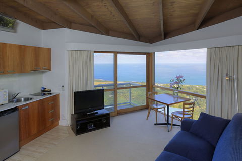 Chris\'s Beacon Point Restaurant & Villas - Foster Accommodation 5
