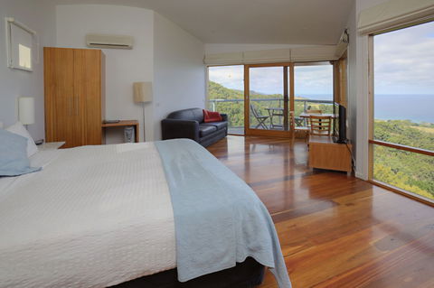 Chris\'s Beacon Point Restaurant & Villas - Foster Accommodation 0