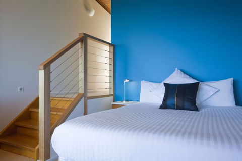 Chris\'s Beacon Point Restaurant & Villas - Foster Accommodation 4
