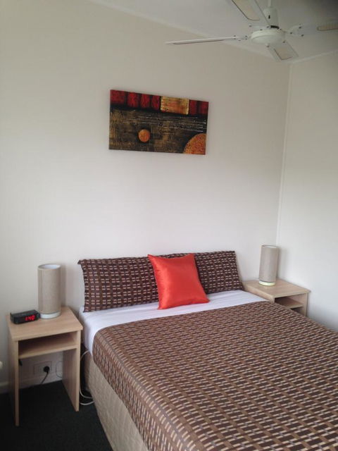Beachcomber Motel & Apartments - Foster Accommodation 39