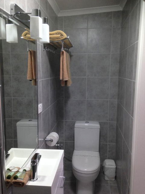 Beachcomber Motel & Apartments - Foster Accommodation 32