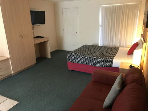Beachcomber Motel & Apartments - Foster Accommodation 8