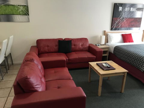 Beachcomber Motel & Apartments - Foster Accommodation 14