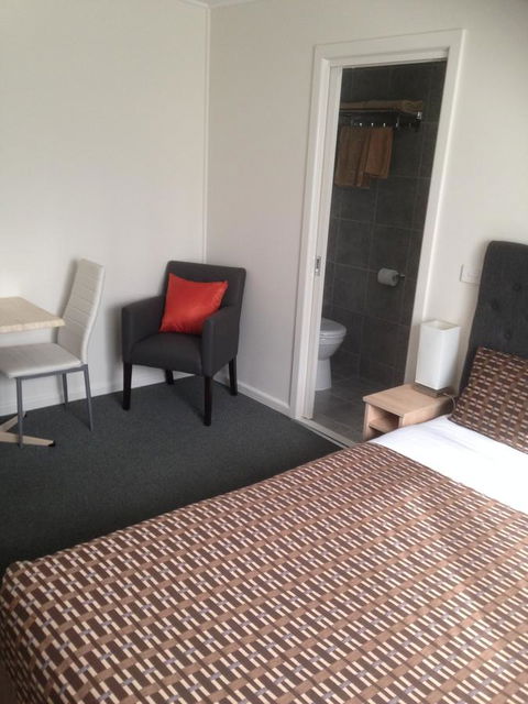 Beachcomber Motel & Apartments - Foster Accommodation 28