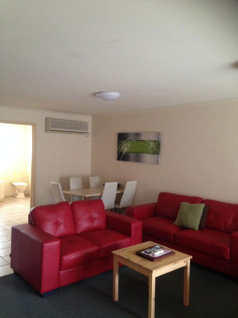 Beachcomber Motel & Apartments - Foster Accommodation 15