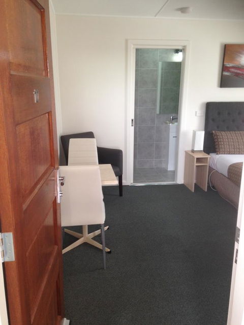 Beachcomber Motel & Apartments - Foster Accommodation 29