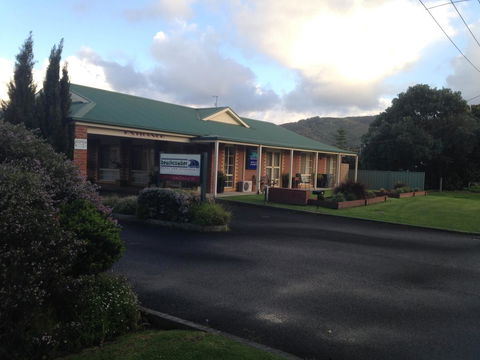Beachcomber Motel & Apartments - Foster Accommodation 3