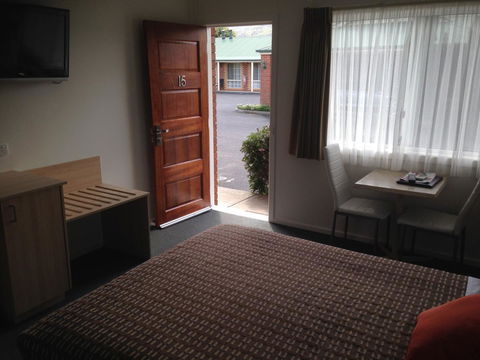 Beachcomber Motel & Apartments - Foster Accommodation 26
