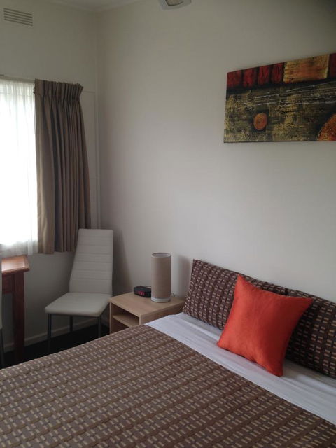 Beachcomber Motel & Apartments - Foster Accommodation 40