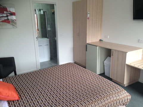 Beachcomber Motel & Apartments - Foster Accommodation 31