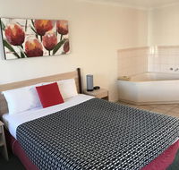 Beachcomber Motel  Apartments - Foster Accommodation