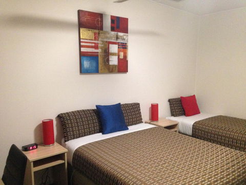 Beachcomber Motel & Apartments - Foster Accommodation 17