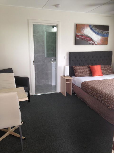Beachcomber Motel & Apartments - Foster Accommodation 18
