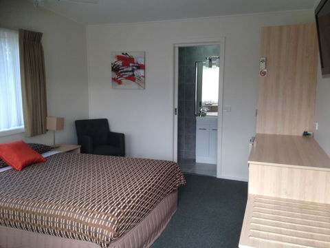 Beachcomber Motel & Apartments - Foster Accommodation 30