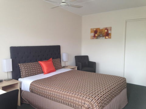 Beachcomber Motel & Apartments - Foster Accommodation 38