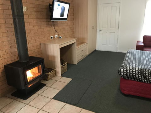 Beachcomber Motel & Apartments - Foster Accommodation 4