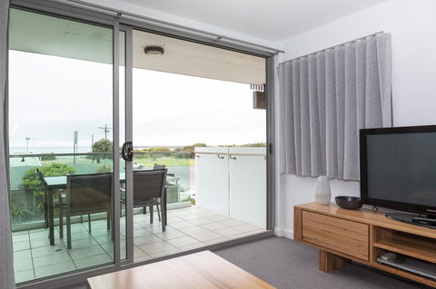 The Dolphin Apartments - Foster Accommodation 1