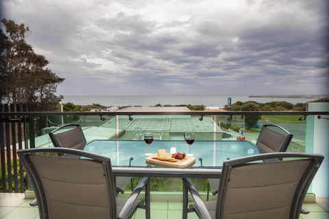 The Dolphin Apartments - Foster Accommodation 4