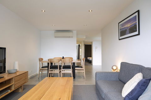 The Dolphin Apartments - Foster Accommodation 7