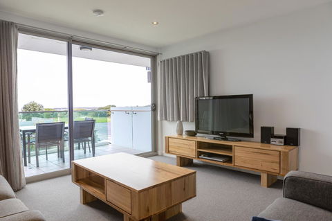 The Dolphin Apartments - Foster Accommodation 18