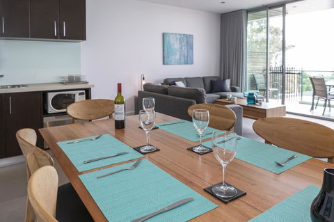 The Dolphin Apartments - Foster Accommodation 20