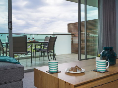 The Dolphin Apartments - Foster Accommodation 12