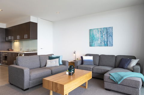 The Dolphin Apartments - Foster Accommodation 3