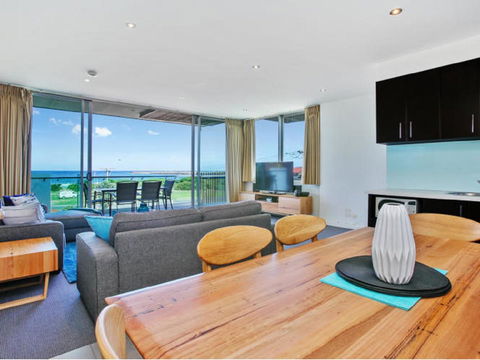 The Dolphin Apartments - Foster Accommodation 15