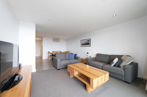 The Dolphin Apartments - Foster Accommodation 13