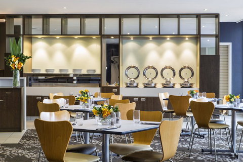 Holiday Inn Melbourne Airport, An IHG Hotel - Foster Accommodation 9