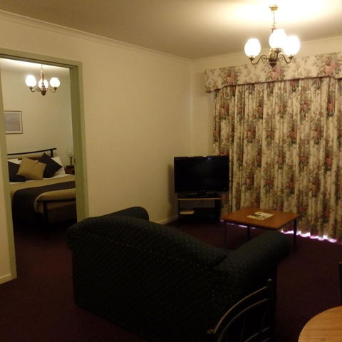 Bright Chalet - Foster Accommodation 10