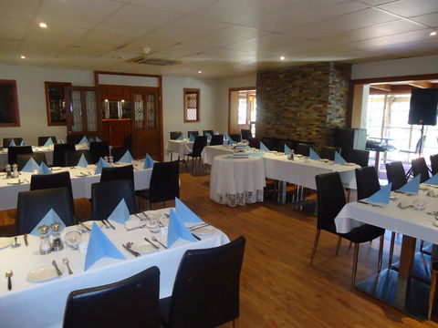 Bright Chalet - Foster Accommodation 4