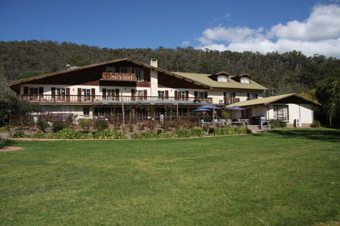 Bright Chalet - Foster Accommodation 0