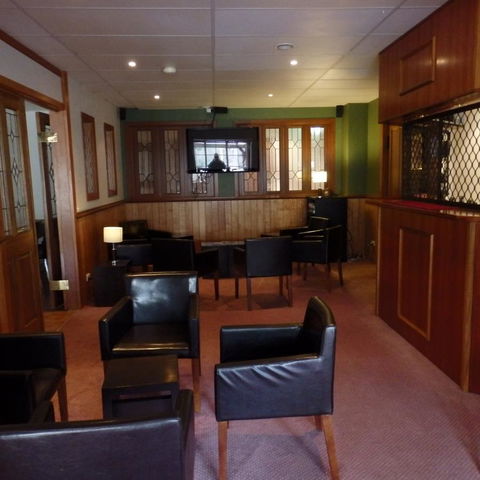 Bright Chalet - Foster Accommodation 15