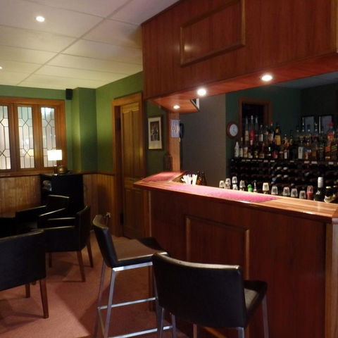 Bright Chalet - Foster Accommodation 6
